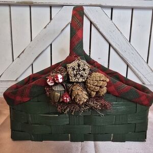 10" L 9" H Green/Red Christmas Basket